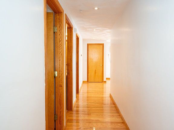 5th image of 8 Rosewood Dr #8