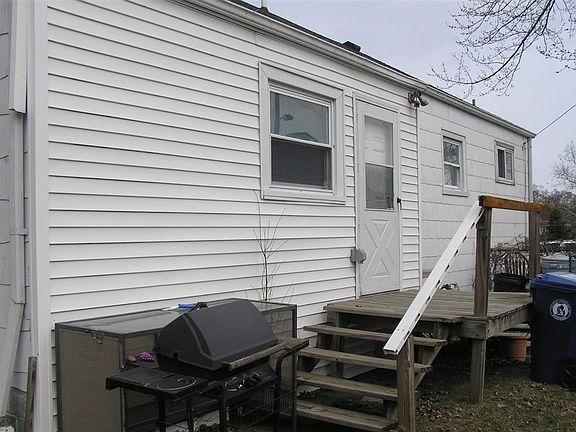 3rd image of 15319 Pomona Dr