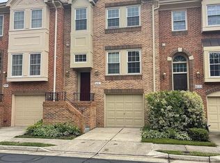 8031 Merry Oaks Ct, Vienna, VA 22182