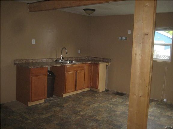 2nd image of 212 Pine St