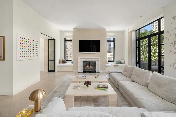 Living room, photo 2