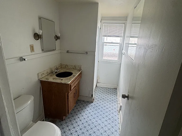 219 Lexington Pkwy N — Photo 13