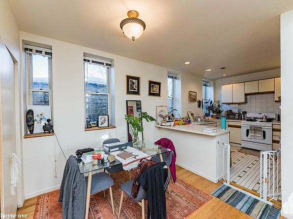 5th image of 1301 N Hoyne Ave #526