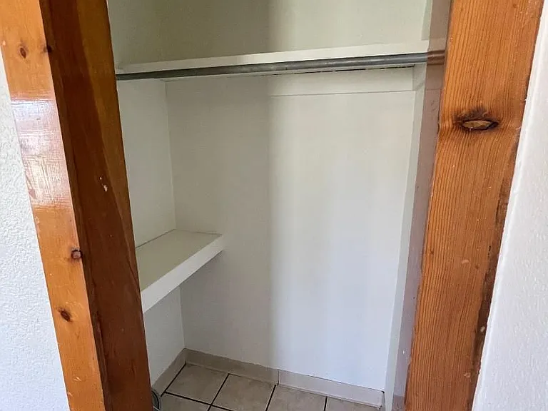 430 E Symmes St — Photo 12