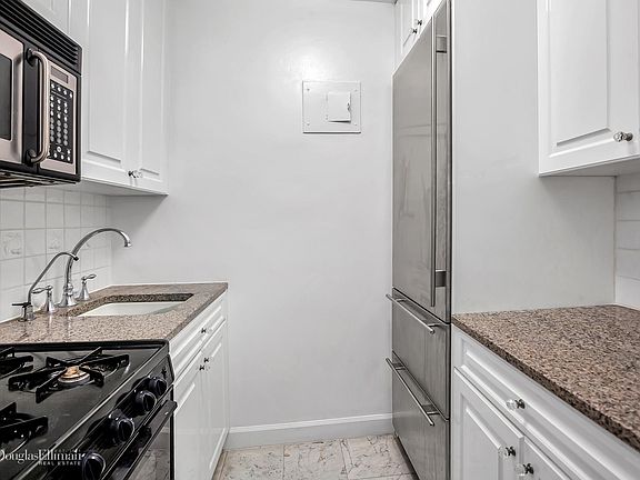 3rd image of 225 E 36th St APT 12G