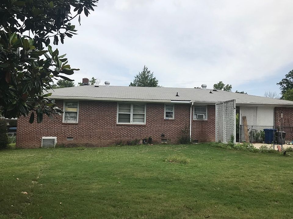 2nd image of 2105 Sadie St