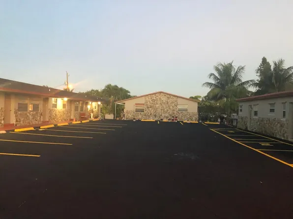 6151 Eaton St, Hollywood, FL 33024