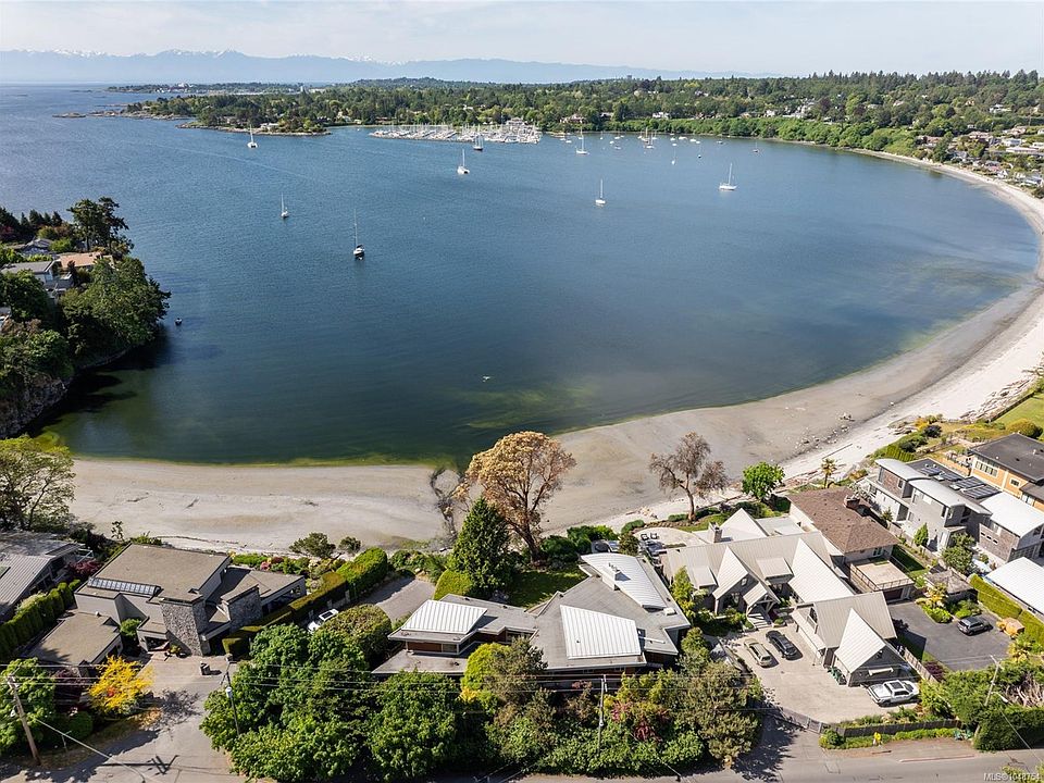 1st image of 3931 Cadboro Bay Rd