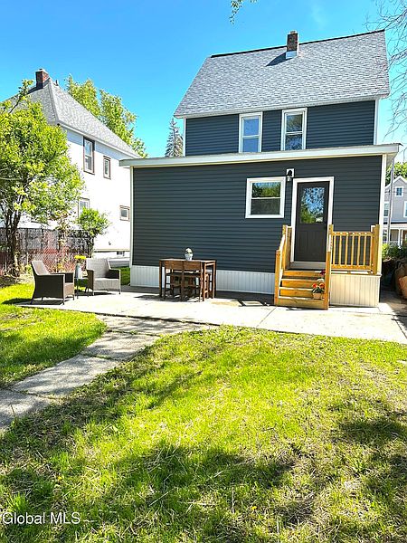 2nd image of 866 Thompson Street