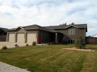 259 18th Ave W, Dickinson, ND 58601