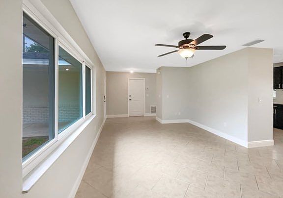5th image of 9764 Howland Blvd #1