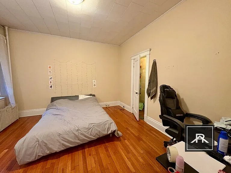 14 Euston St #1 — Photo 7
