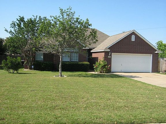 2nd image of 3005 Oaklawn Dr