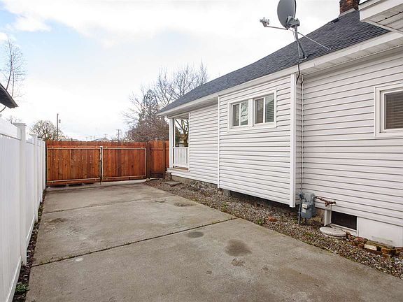 2nd image of 1524 W Nora Ave