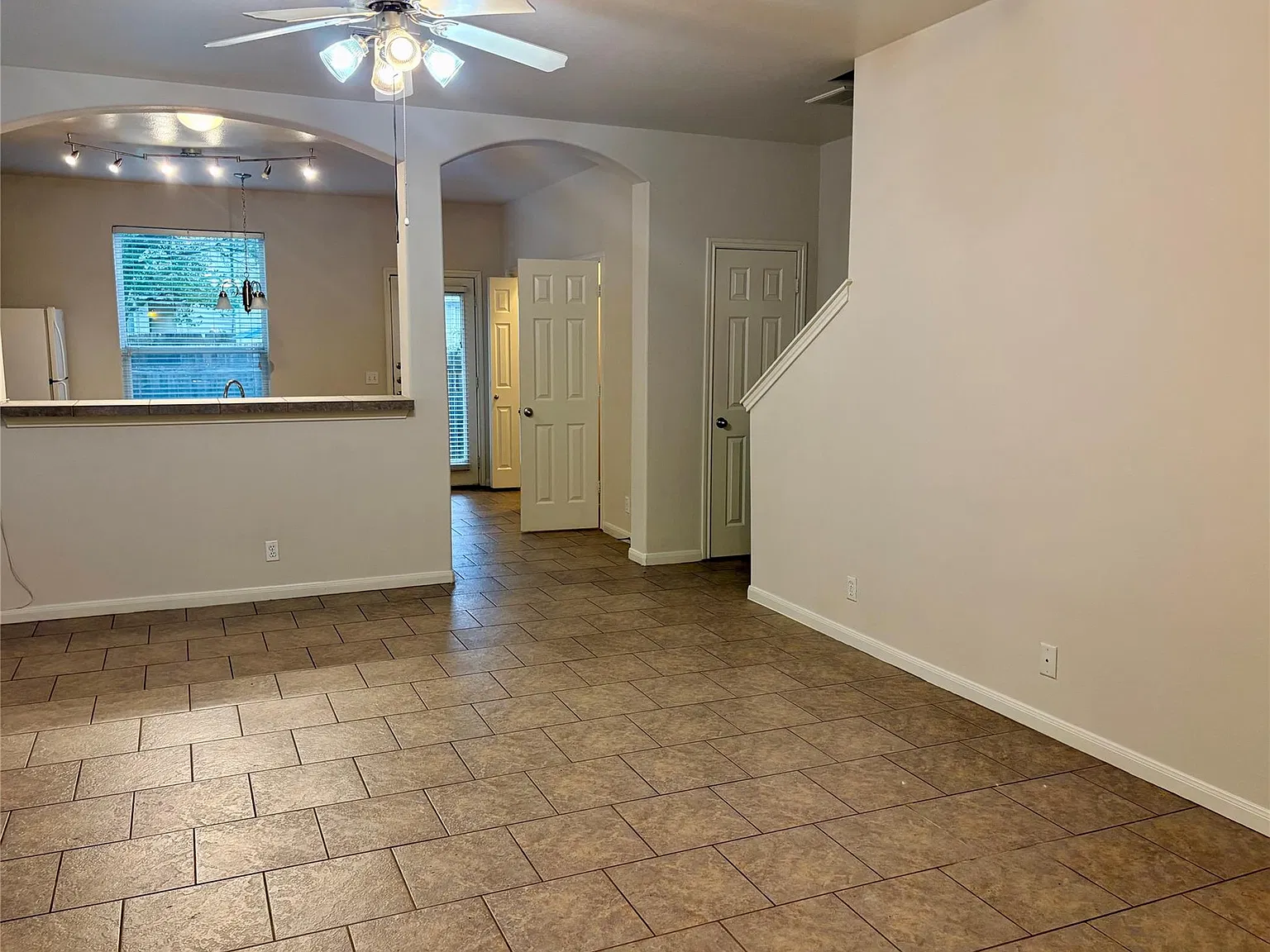 4 bed, 2.5 bath, 1515 sqft, $1,850 — Photo 4