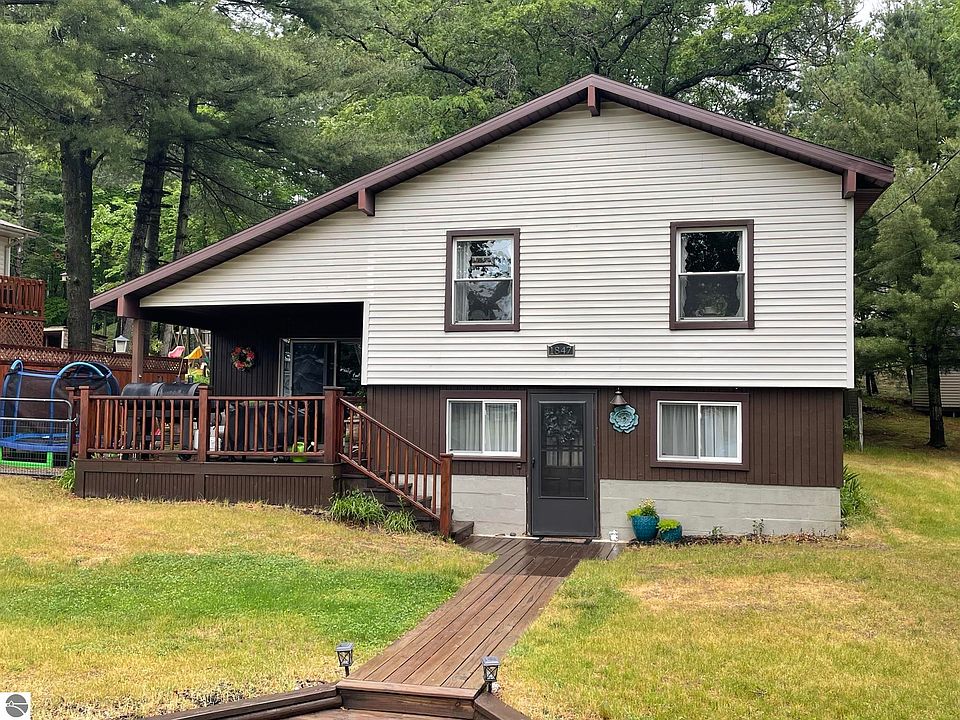 1847 N Ogemaw Trl, West Branch, MI 48661 Zillow