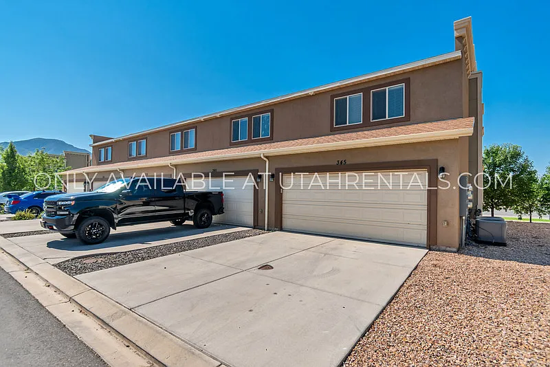 3 bed, 2.5 bath, 1252 sqft, $1,850 — Photo 3