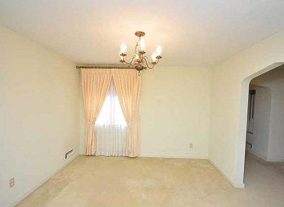 3rd image of 228 Glenburn Dr