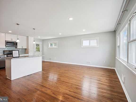 4th image of 704 Mayo Rd