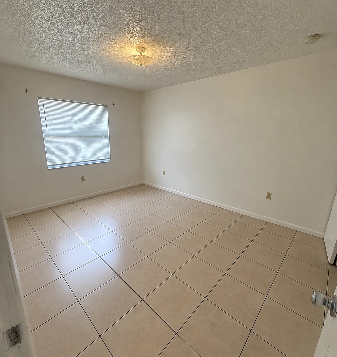 2 bed, 887 sqft, $1,295 — Photo 3