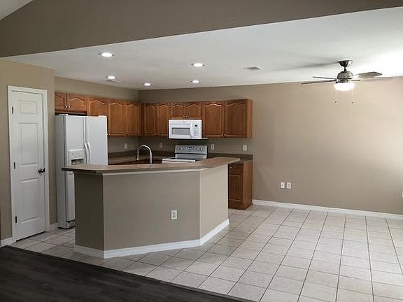 3rd image of 6541 Flintwood St