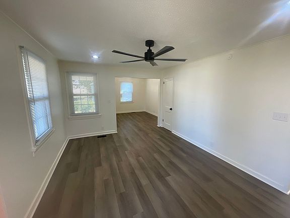 4th image of 1541 Greenfield Ave