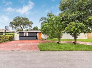 6781 SW 10th St, Pembroke Pines, FL 33023