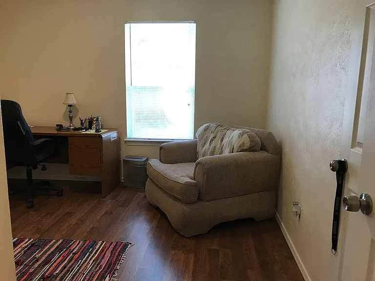 1421 Bryan Dr — Photo 13