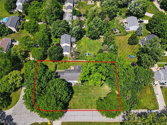 2nd image of 1801 Carver Ln