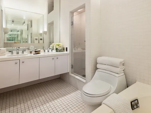 829 Park Avenue image 5 of 12