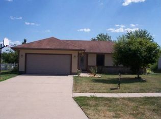 7523 SW 25th St, Topeka, KS 66614