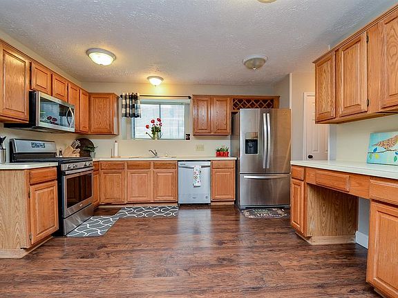 3rd image of 2437 Willow Bend Dr