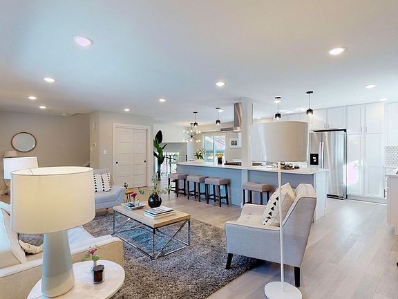 07 - Living room.jpg