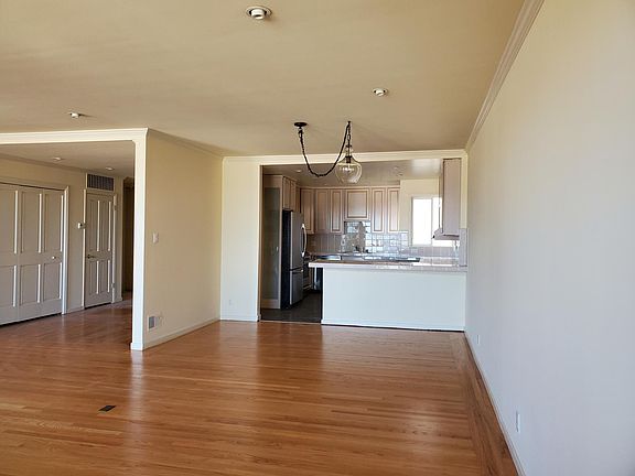 4th image of 2466 Vallejo St #2