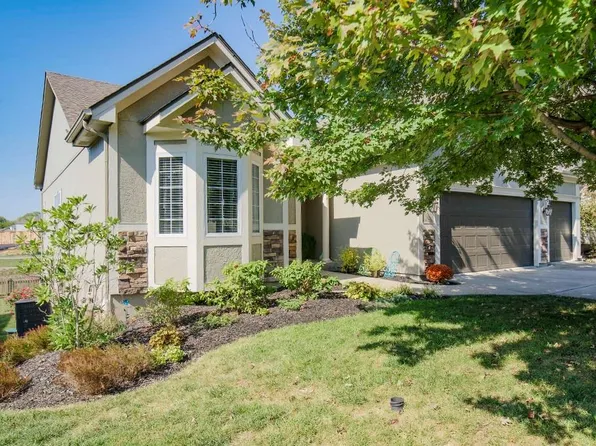 1136 SW Blazing Star Dr, Lees Summit, MO 64081