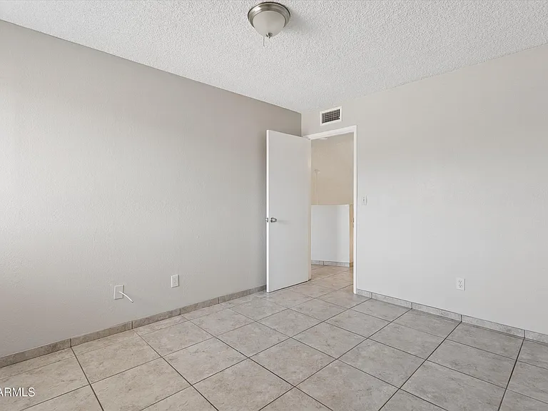 407 E Pecan Rd — Photo 20