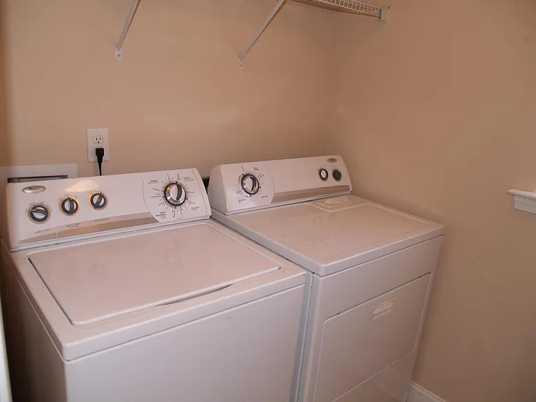 142 Silverspring Pl #A — Photo 16