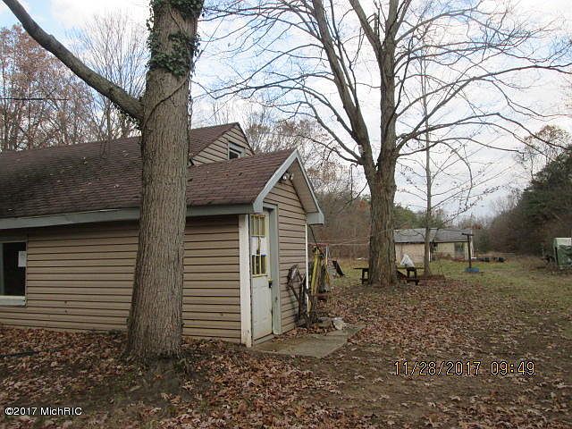 2nd image of 450 Braeden St