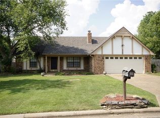 2305 Crosshill Rd, Fort Smith, AR 72908