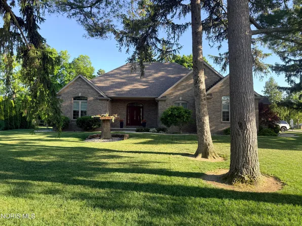 891 Elk Ridge Dr, Northwood, OH 43619