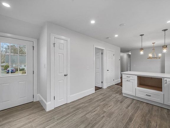4th image of 678 N Cary St
