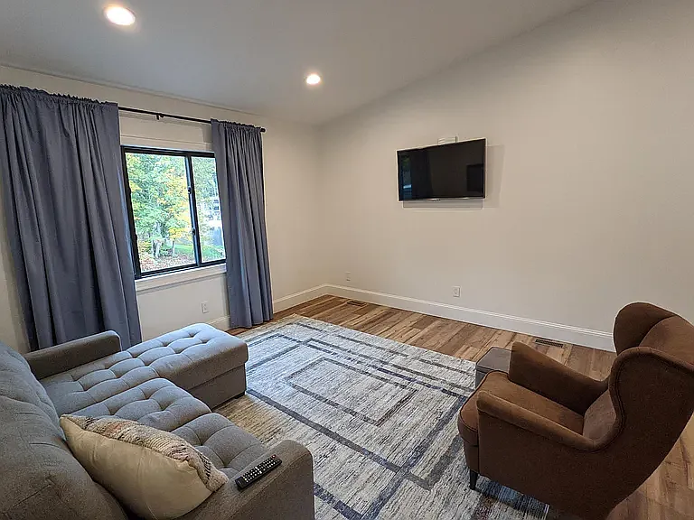 W Maple Dr, Columbus — Photo 2