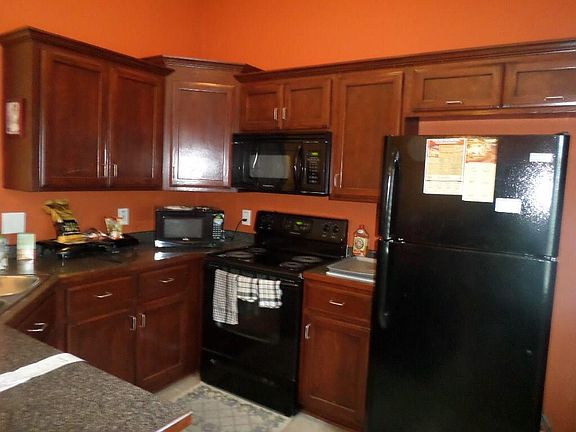 3rd image of 615 Jordan Ln