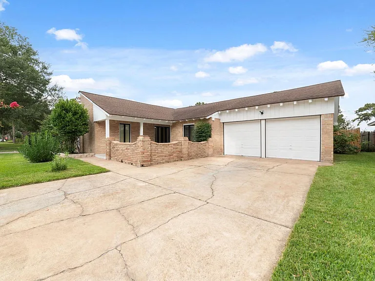 11411 Ash Creek Dr — Photo 2
