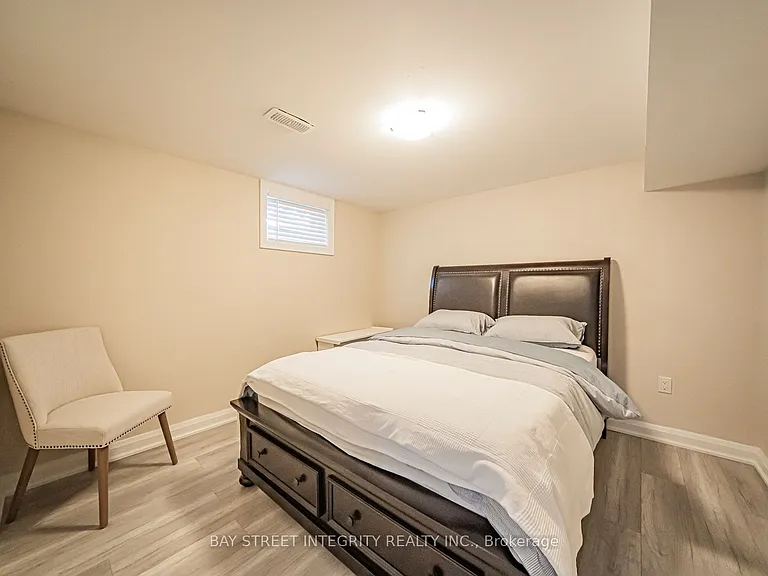 1277 Gainsborough Dr — Photo 36