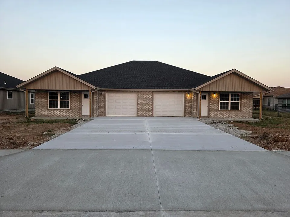 2721 S Caden Ln