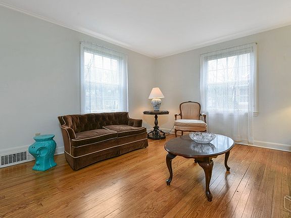 4th image of 133 Forest Ave