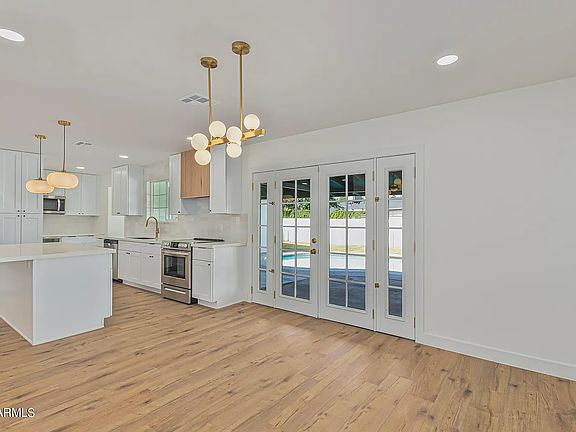 3rd image of 1711 N Circle Dr
