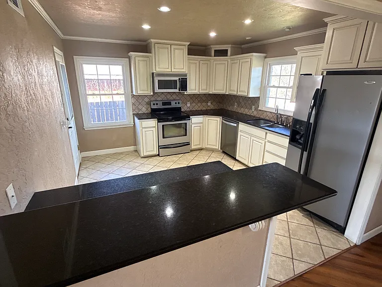 3805 NW Dearborn Ave — Photo 10