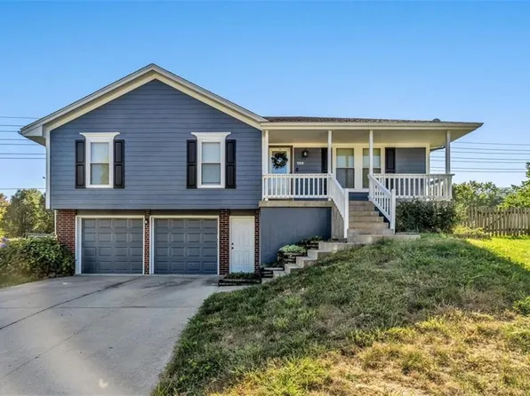 104 NE Bristol Cir, Lees Summit, MO 64086